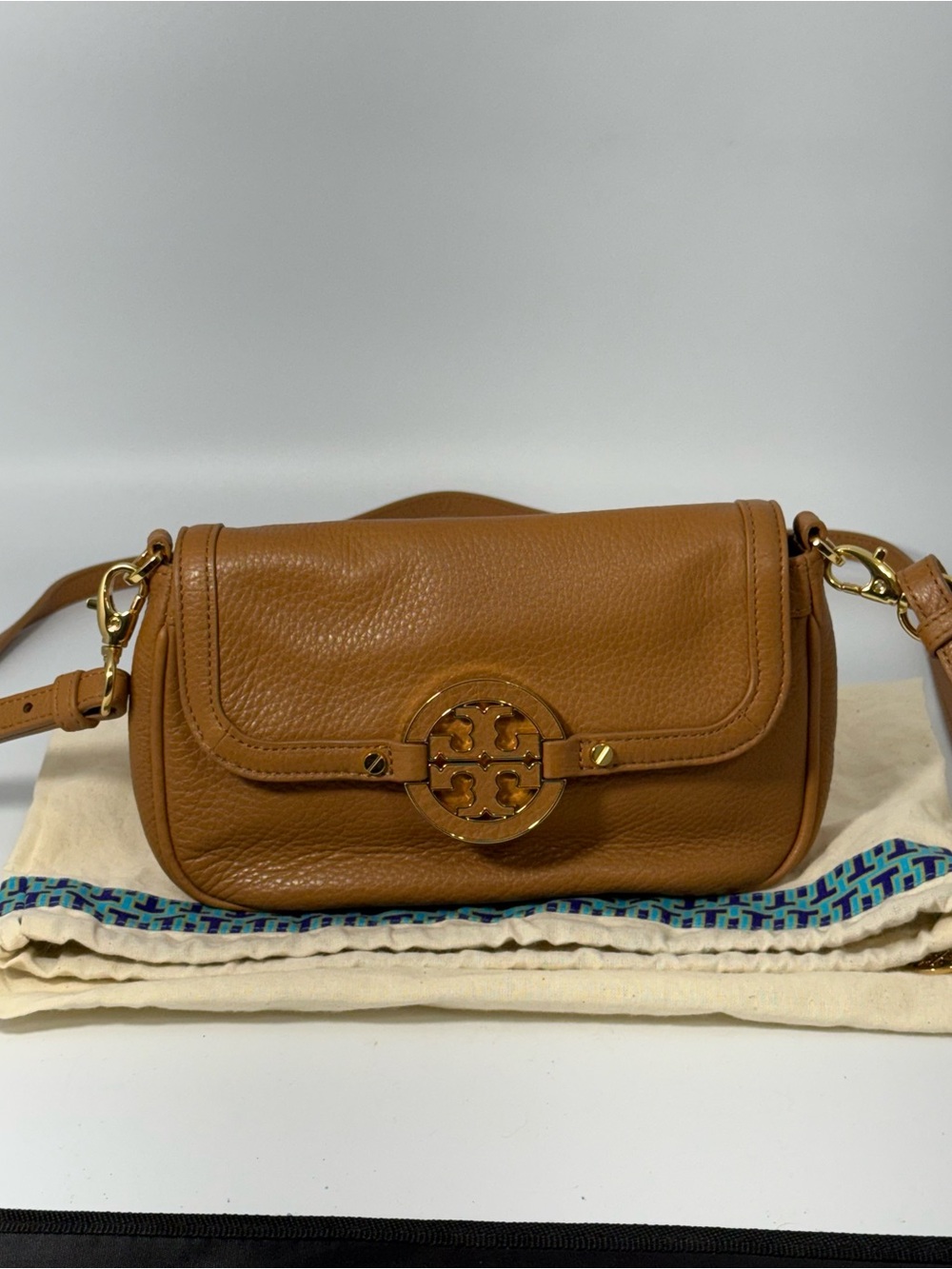 Tory Burch Amanda Pebbled Leather Crossbody in Chestnut